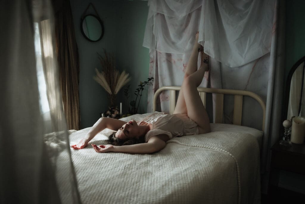 sensual columbia boudoir photography in a canopy bed set